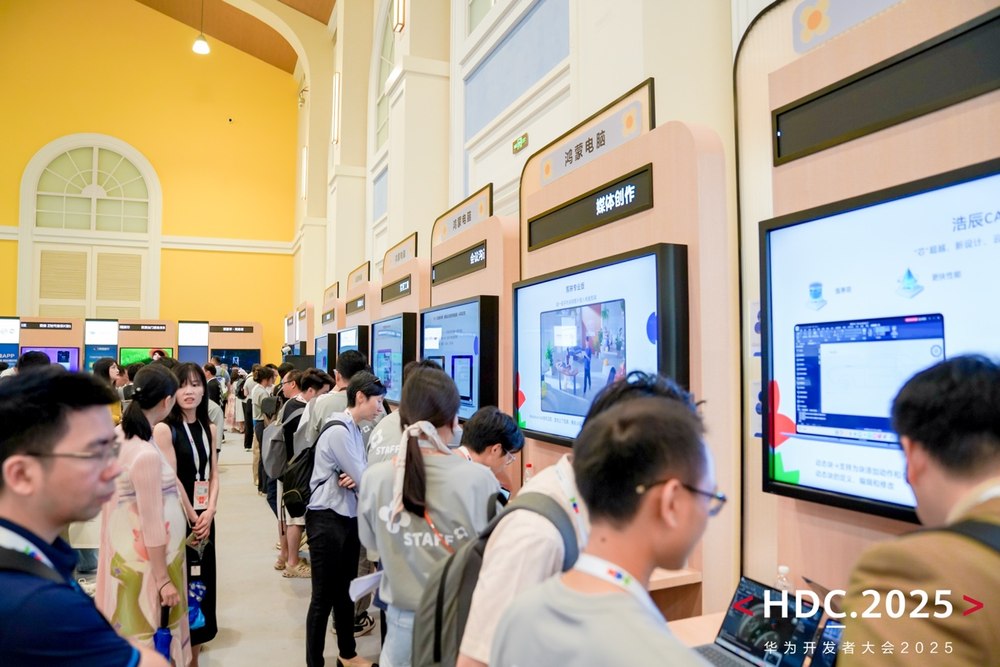 一群人在交谈

AI 生成的内容可能不正确。