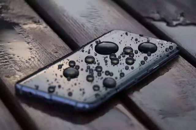 继续捶打!苹果iPhone XS进水损坏保修遭拒,专家:涉嫌虚假宣传