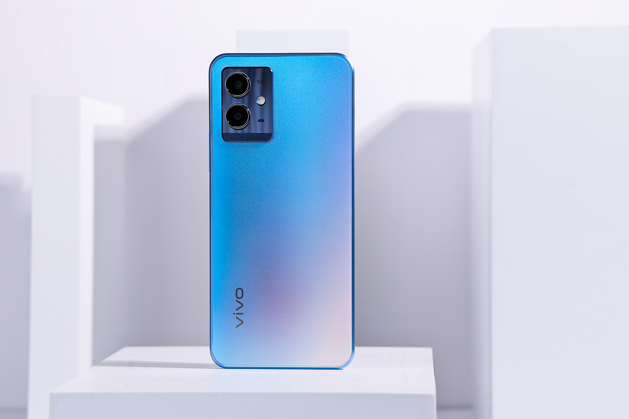 大容量电池与轻薄机身兼具 vivo y33s手机图赏_-硬游网