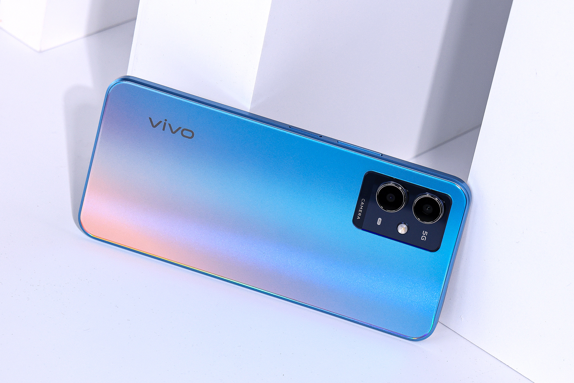 大容量电池与轻薄机身兼具 vivo y33s手机图赏_-硬游网