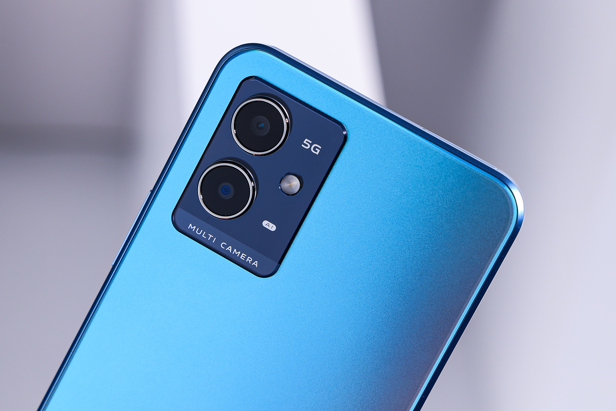 大容量电池与轻薄机身兼具 vivo y33s手机图赏_-硬游网