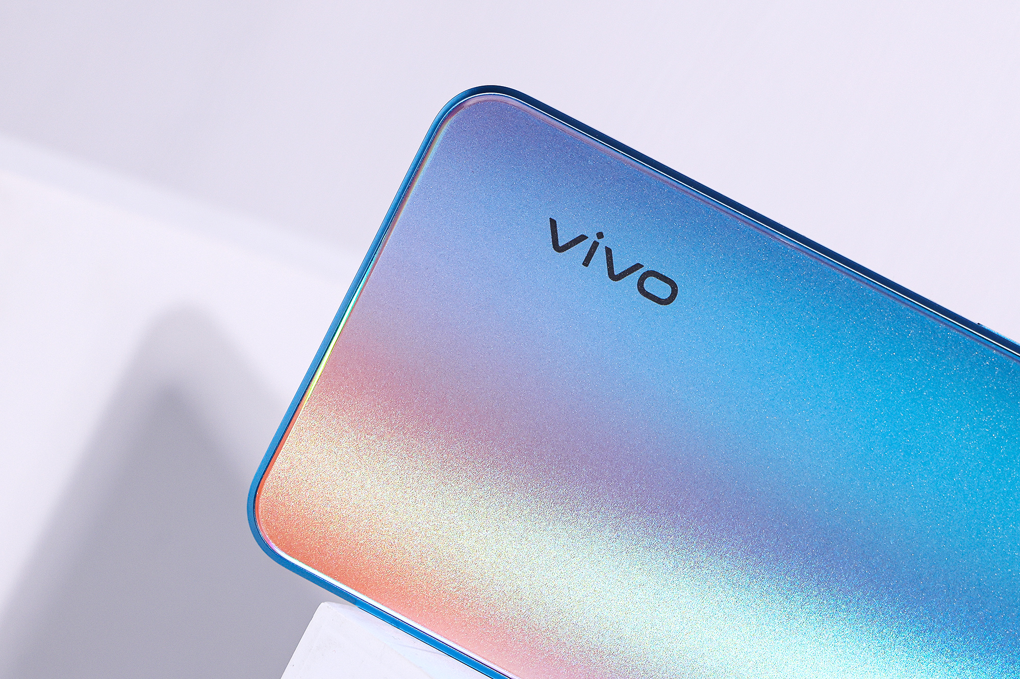 大容量电池与轻薄机身兼具 vivo y33s手机图赏_-硬游网