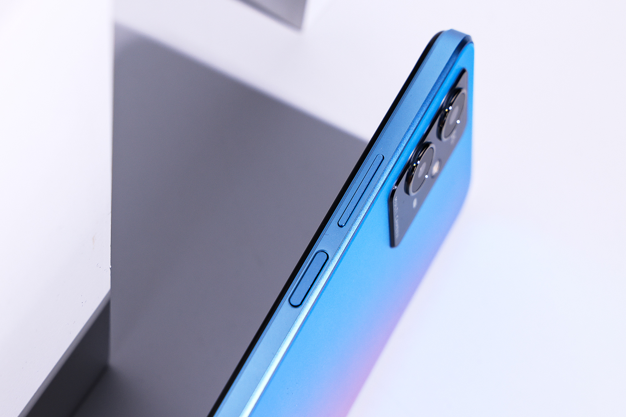 大容量电池与轻薄机身兼具 vivo y33s手机图赏_-硬游网