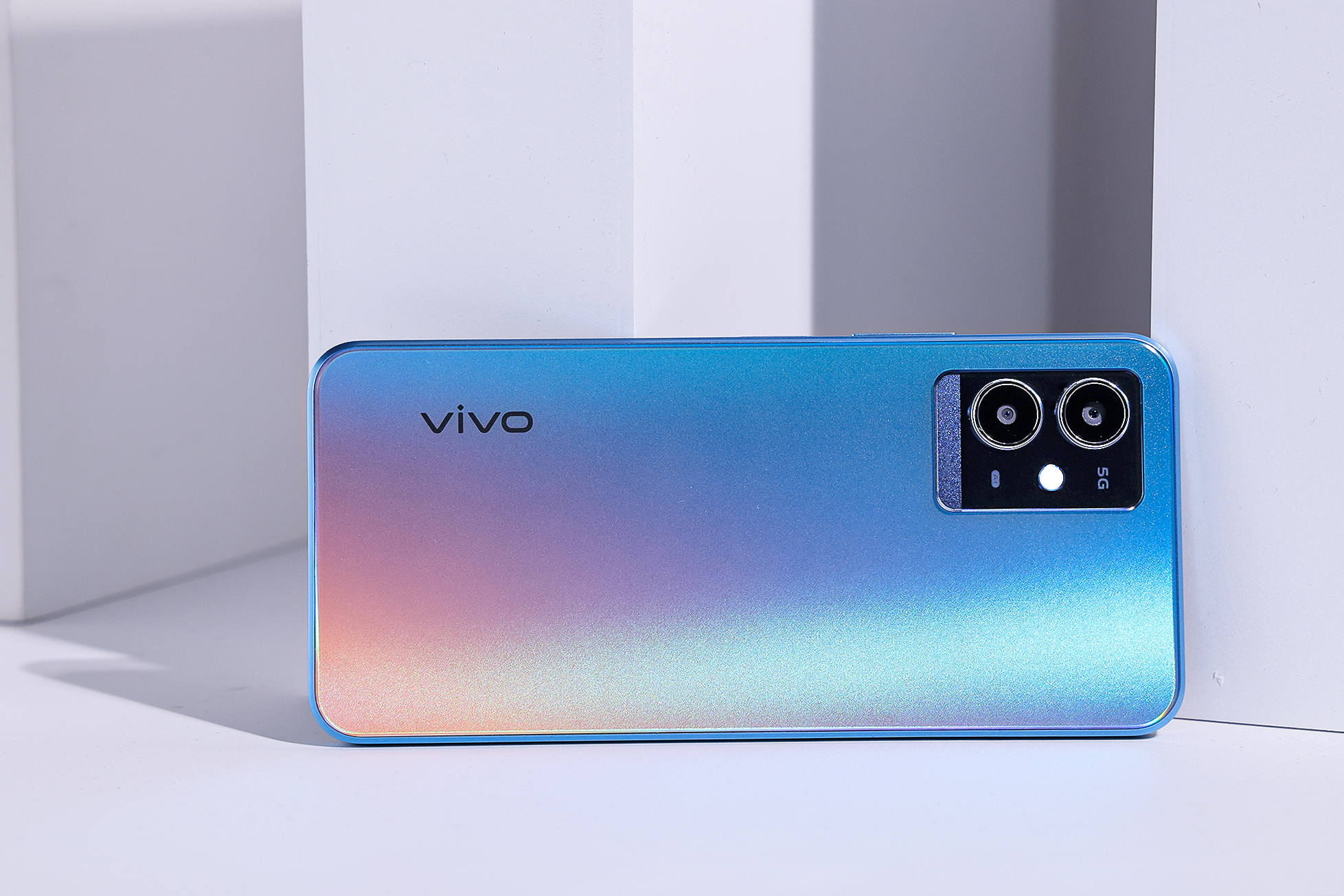 大容量电池与轻薄机身兼具 vivo y33s手机图赏_-硬游网