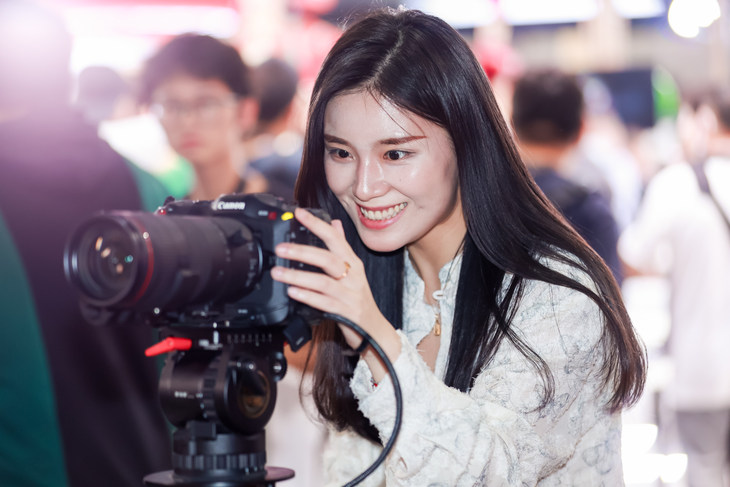 佳能携输入输出影像产品及丰富解决方案亮相2024 china p&e