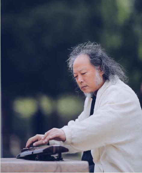 另外,在活动现场,王鹏老师还将讲解古琴的制作