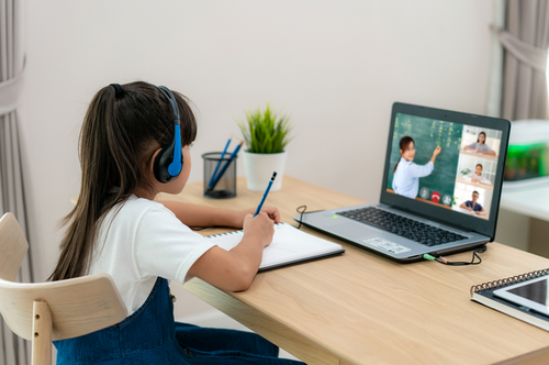 线上教育将迎新局面投影仪学习将成为新兴线上方式